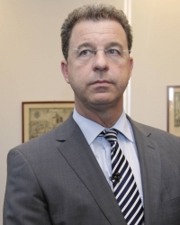 Navodno je nadležan sam za sebe - Serž Bramerc