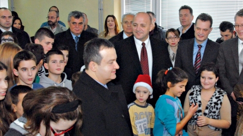 Premijer ulepšao praznike najmlađima