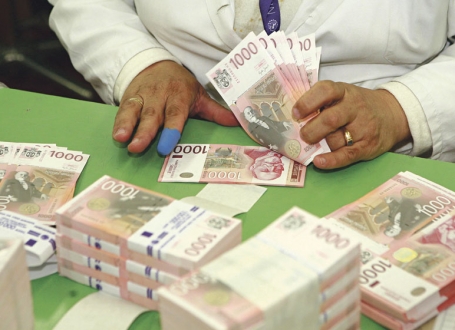 Umesto slabih investicija i predstojećih  izbora, Tabakovićeva za slab dinar okrivila  nove mere američkih federalnih rezervi i