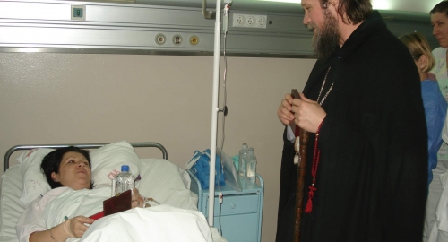 Vladika Jovan blagosiljao decu u GAK u Nišu | Foto: 