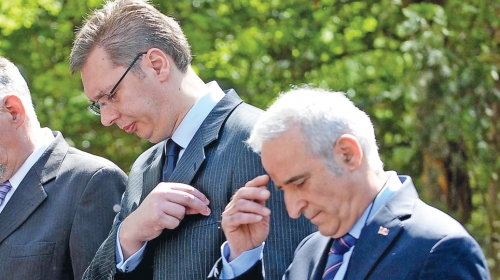 Pomozi bože: Vučić sa  ministrom kulture  Bratislavom Petkovićem