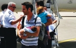 Decu su na  aerodromu  dočekali biološki  očevi
