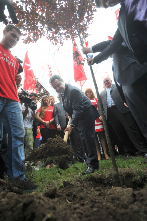 Ivica Dačić zasukao rukave