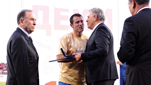 Briši, briši  suze s lica, ja  sam tvoj  naslednik: Dejan Stanković i Tomislav  Karadžić