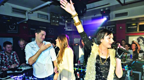 Fifi oteo mikrofon Marini Kotevski i Vladi Stanojeviću