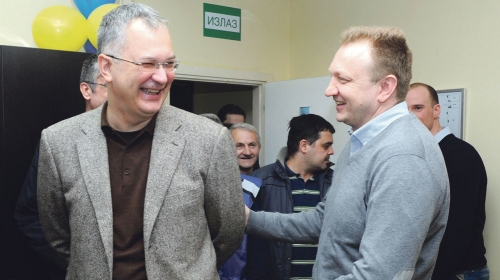 Šutanovac je prihvatljiv za oba tabora, koji bi da ga vide kao potpredsednika stranke