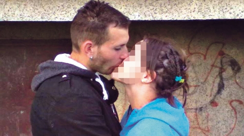 Aleksandar (24) po mladu krenuo sa  satarama i noževima