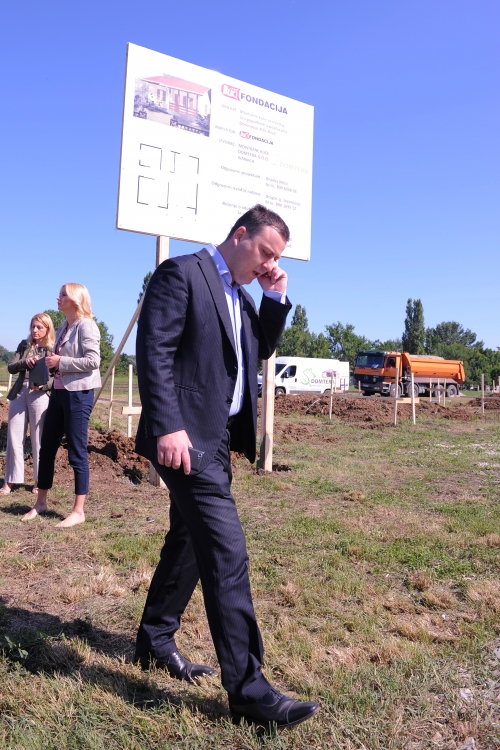 „blic fondacija“ gradi 10 kuća za obrenovčane