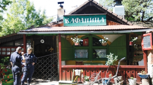 Mesto  „tradicionalne  srpske svađe među prijateljima“:  Restoran  „Kafanica“