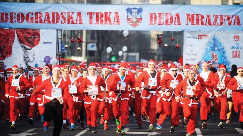 Više od 2.000 crveno-belih kapica protutnjalo je prestonicom