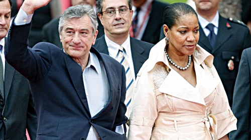 U oktobru 2003.  glumac je uspešno  operisao rak prostate:  Robert de Niro