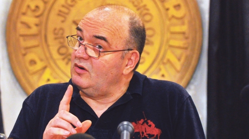 Mafijaške  pudlice žele  da postanu  dvorske. Lako  je sada uvlačiti  se Vučiću