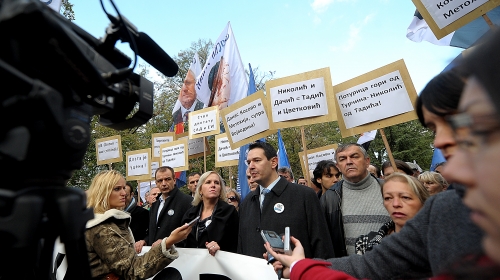 Radikali protestuju zbog Hilari