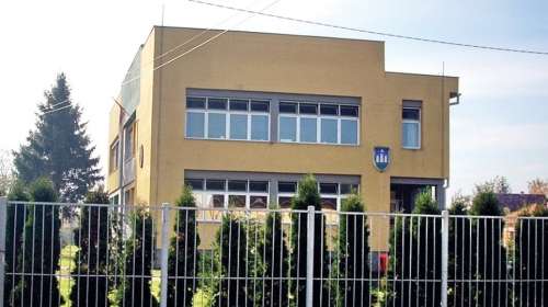 Škola pored koje su tinejdžeri zlostavljali ženu