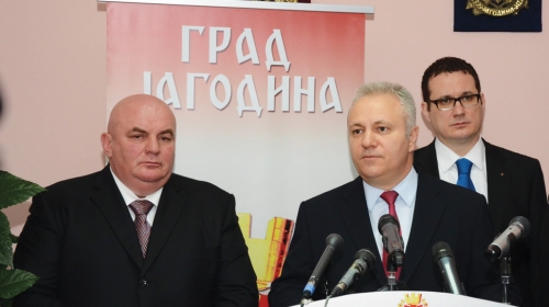 Izgradnja fabrike  lepljivih traka počinje na proleće: Marković i Dinkić