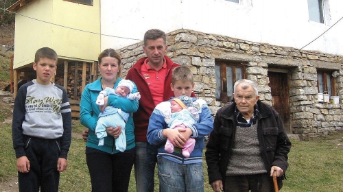 To je pravo bogatstvo:  Blizanci u krugu svoje porodice
