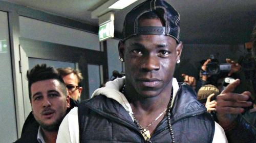 Ne daju mu  mira: Baloteli