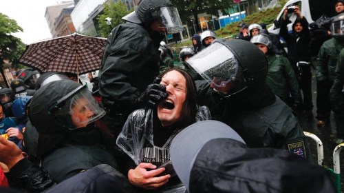 Antikapitalisti  popili batine