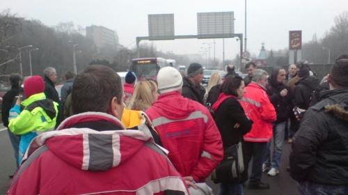 Blokirali autoput na pola sata